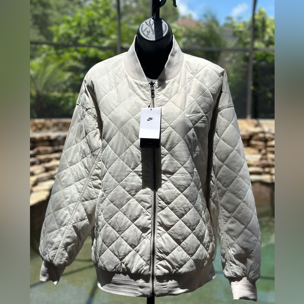 NIKE WOMENS SPORTSWEAR REVERSIBLE VARSITY BOMBER JACKET (L) DV7876-104